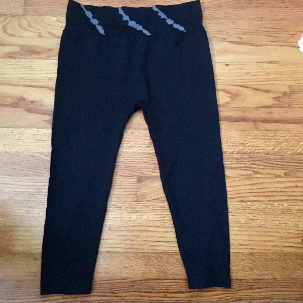 Form + Focus Seamless Control Top Capri Leggings